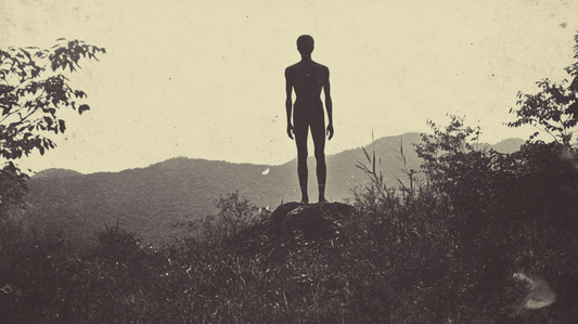 Ces silhouettes géantes apparaissent dans les montagnes… et personne ne sait ce que c’est